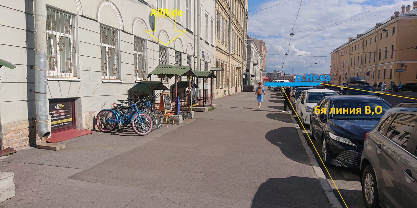 Примерно в 100 метрах от Невы